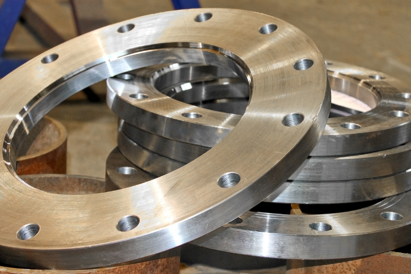 Nickel alloy flanges